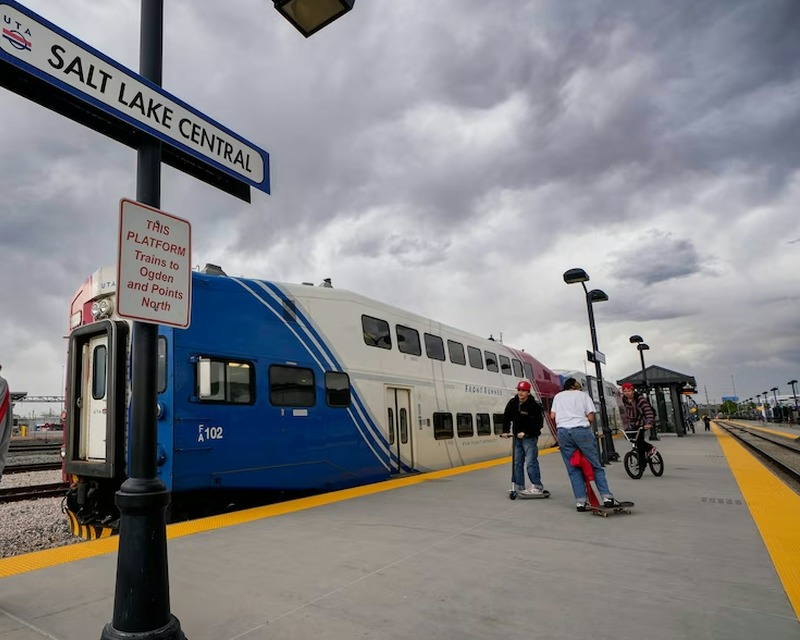 Seattle to Los Angeles train cheap prices book online